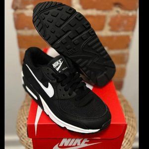 Brand New Nike Air Max 90 Recraft